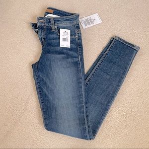 Joe’s mid rise Skinny jeans size 23